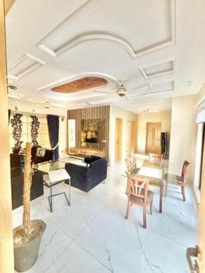 Villa in Lahore Bahria Town 1st floor portion